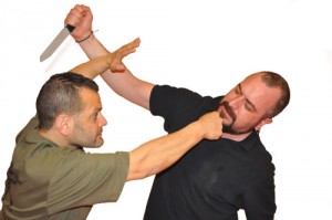 how to defend against a knife attack - benefit of krav maga